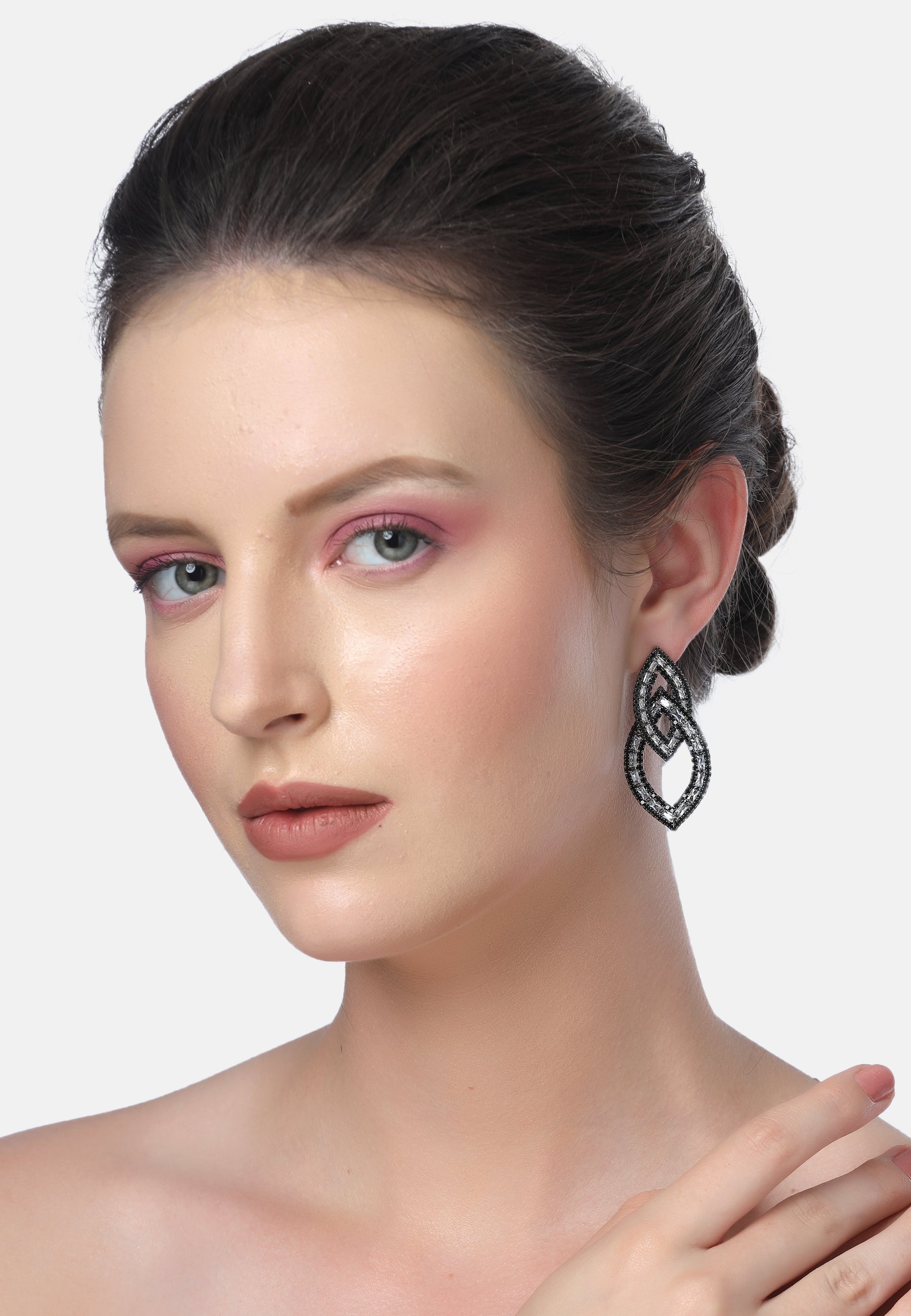 Diva Interlinked Drop Earrings