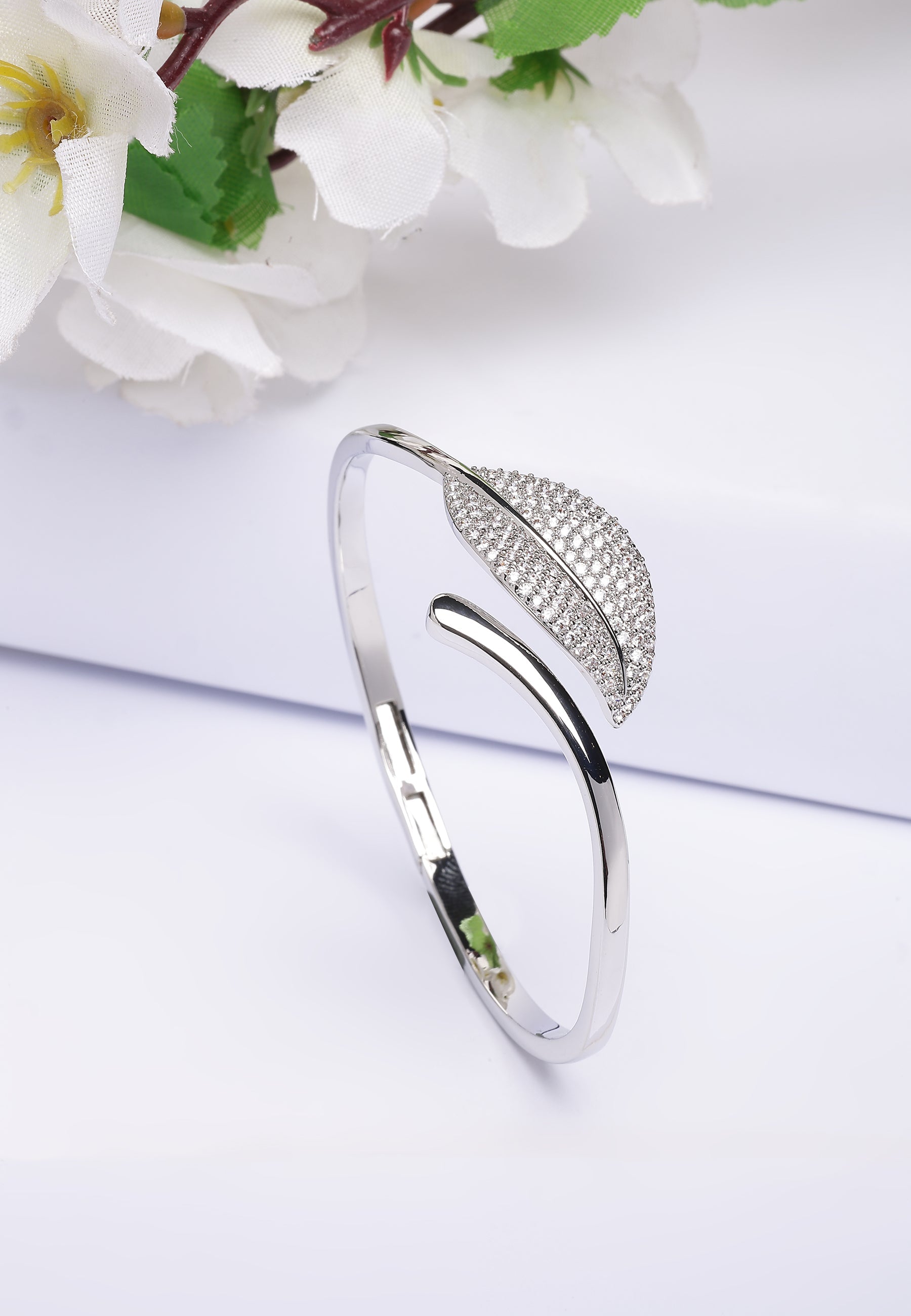 Diva Classy Leaf Cuff Bracelet