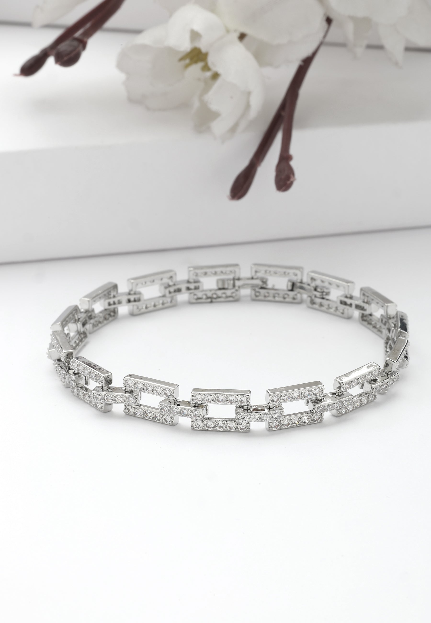 Diva Hollow Rectangle Chain Bracelet