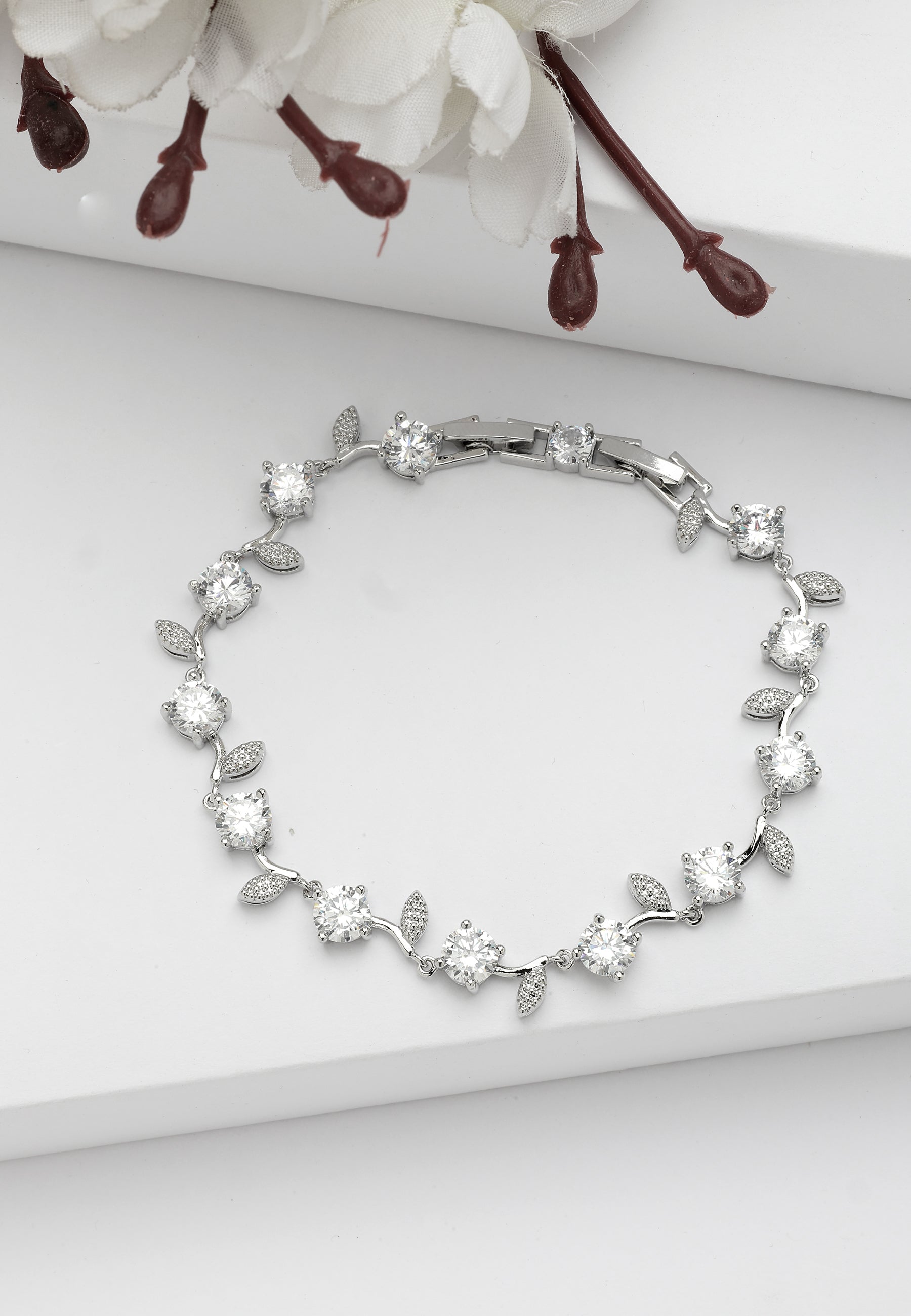 Diva Sleek Bezel Leaf Bracelet